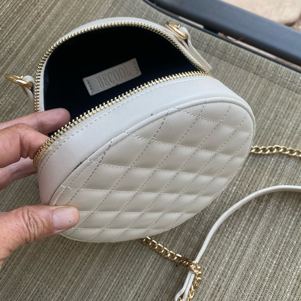 Be Cool Crossbody purse - Picture 2 of 7